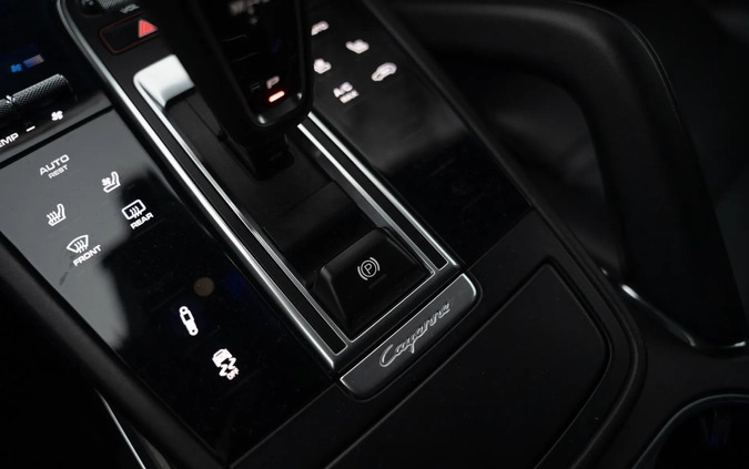 Porsche Cayenne cena 329900 przebieg: 153515, rok produkcji 2018 z Brusy małe 137